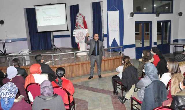 Sandıklı'da 'İlmek İlmek Sevgi, Ailenin Temeli' projesi
