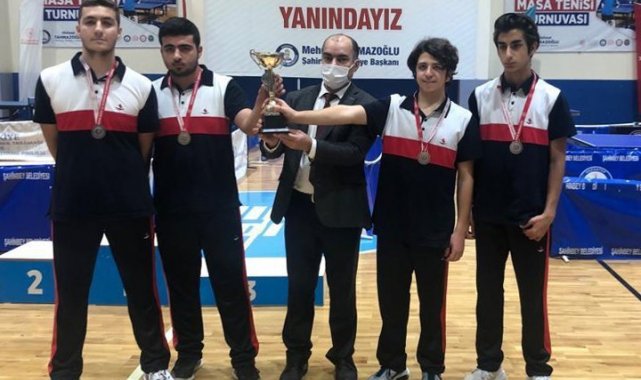 Sanko Okulları öğrencileri masa tenisinde il ikincisi oldu