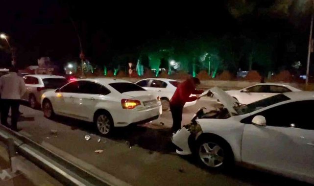 Şanlıurfa&#039;da 4 ayrı kazada 14 araç birbirine girdi
