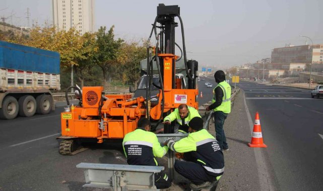 Şanlıurfa'da yollara ikaz lambası