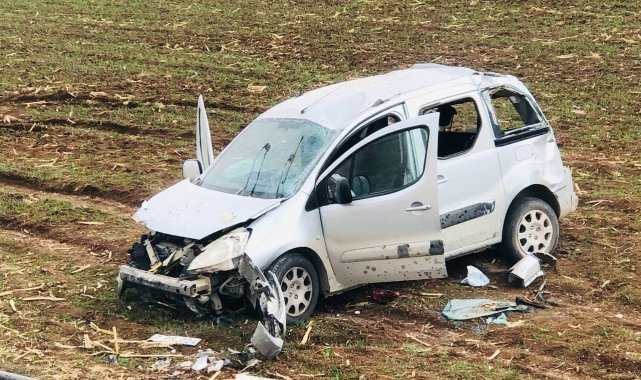 Şarampole devrilen araçtaki 3 kişi yaralandı