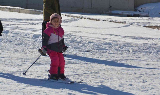 Sarıkamış Kayak Merkezi İranlı turistlerin uğrak yeri oldu