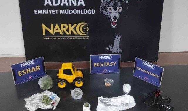 Şarj kablosu ve oyuncak arabadan uyuşturucu çıktı