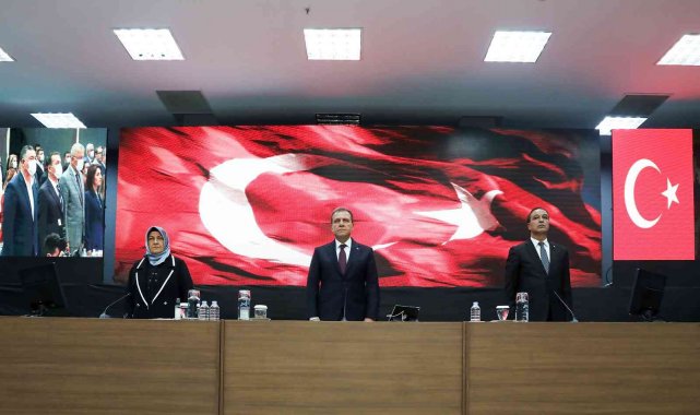 Seçer: "Büyükşehirlerde en ucuz belediye ekmeği Mersin'de"