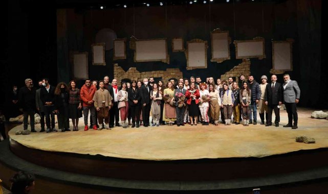 Şehir Tiyatrosunun ilk oyunu &quot;Güvercin Çocuklar&quot; oldu