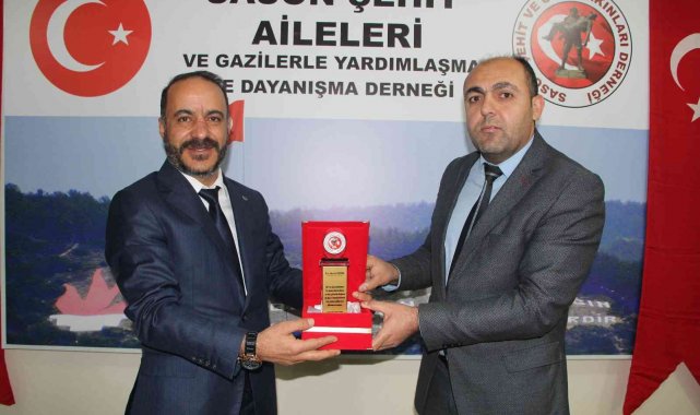 Şehit ailelerinden İHA ve TGRT Haber'e yılın en başarılı haberciliği ödülü verildi