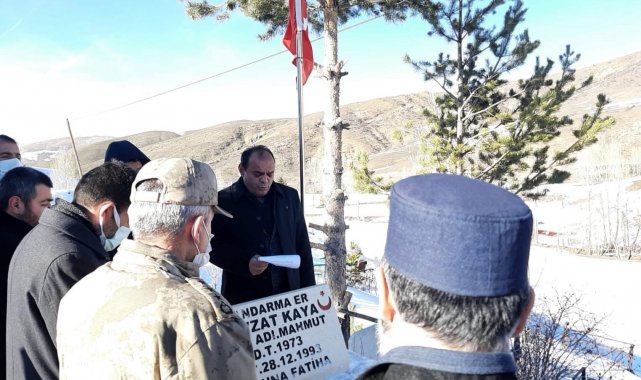 Şehit Nevzat Kaya şehadetinin yıl dönümünde mezarı başında anıldı
