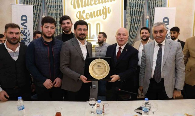 Sekmen, tecrübelerini gençlerle paylaştı