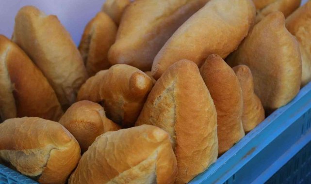 Selçuk'ta buğdaylar ekmeğe dönüştü, ücretsiz vatandaşlara ulaştırılıyor