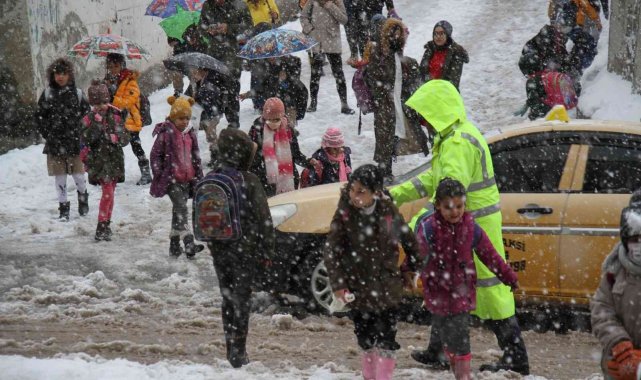 Şemdinli'de kar yoğun kar yağışı