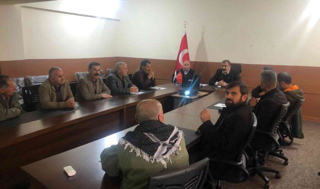 Şenoba Belediye Başkanı Alihan Babat, çiftçilerle bir araya geldi