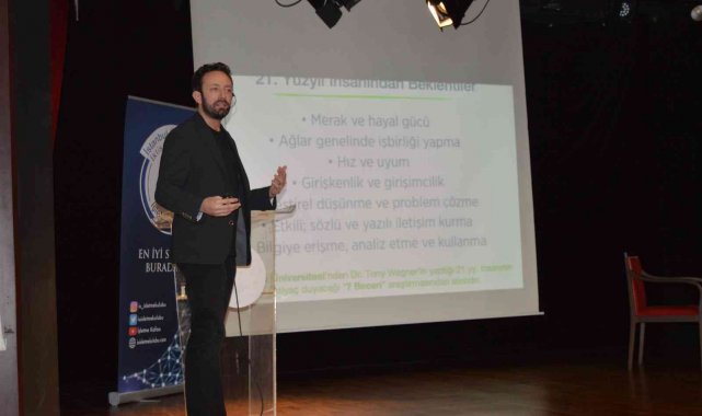 Serkan Can Zengin İstanbul Üniversitesi'nde öğrencilerle buluştu