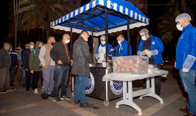 Seyhan Belediyesinden vatandaşlara sıcak çorba ikramı