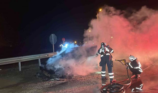 Seyir halinde ki otomobil alev alev yandı