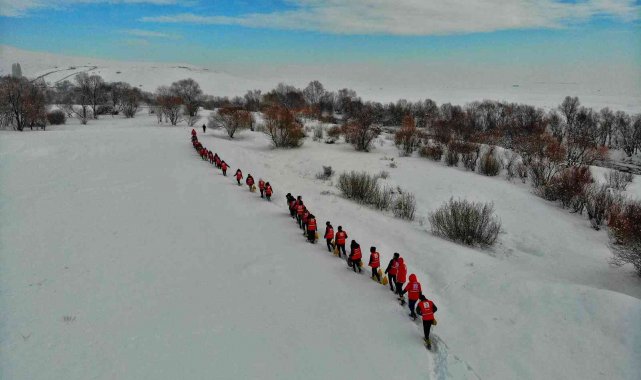 Sibirya soğuklarının etkili olduğu Ağrı'da yaban hayvanları unutulmadı