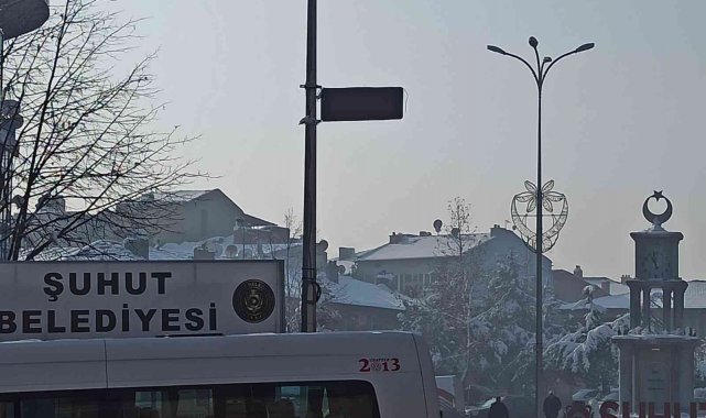 Sıcaklığın eksi 17'ye düştüğü o ilçede termometreler bile buz tuttu