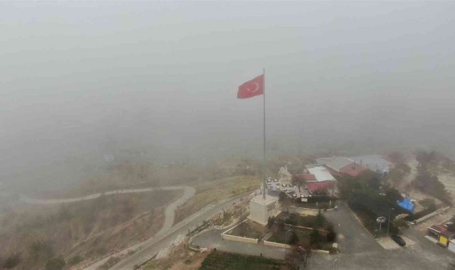 Sıcaklıkların düştüğü Elazığ'ı sis teslim aldı