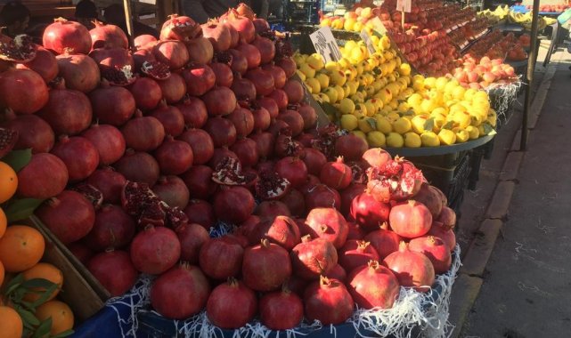 Şifa deposu nar pazar tezgahlarında