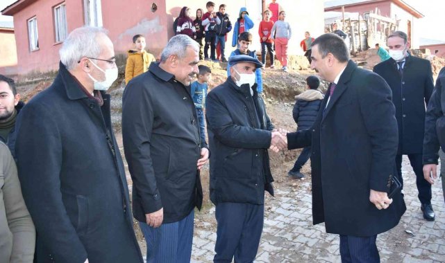 Siirt Valisi Hacıbektaşoğlu, vatandaşın taleplerini dinledi