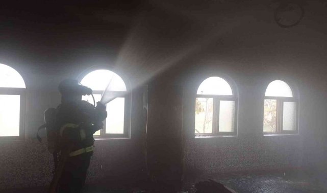 Siirt'te camide çıkan yangın itfaiye ekiplerince söndürüldü
