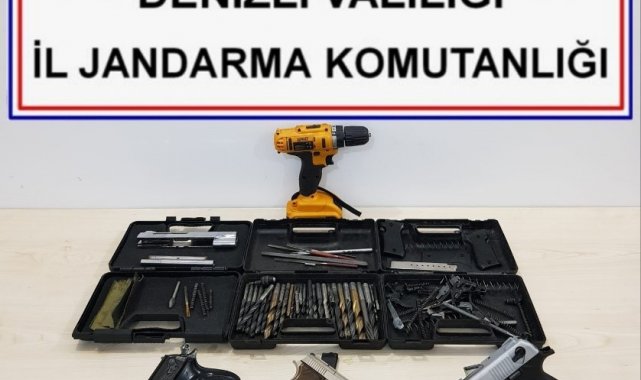 Silah kaçakçısı çok sayıda malzemeyle yakalandı