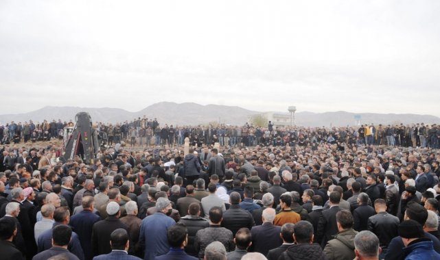 Silahlı saldırıda öldürülen AK Parti eski ilçe başkanının kardeşi toprağa verildi