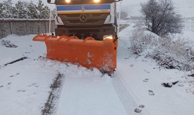 Sincan Belediye ekipleri karla mücadele için sahadaydı