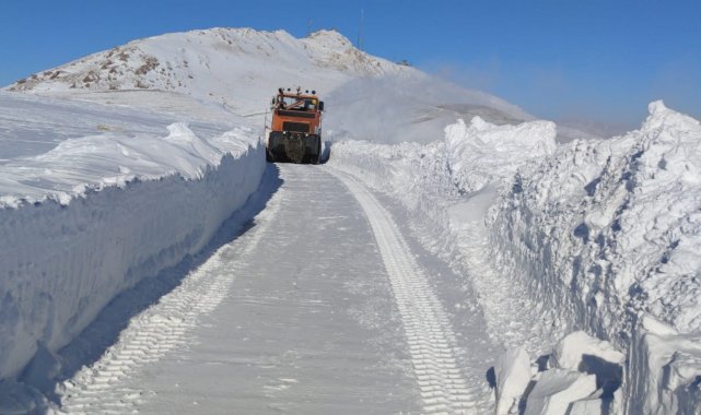 Sınır hattında kar kalınlığı 3 metreyi buldu