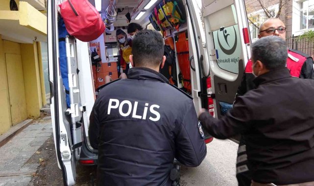 Sinir krizi geçiren kadın sağlık ve polis ekiplerine zor anlar yaşattı