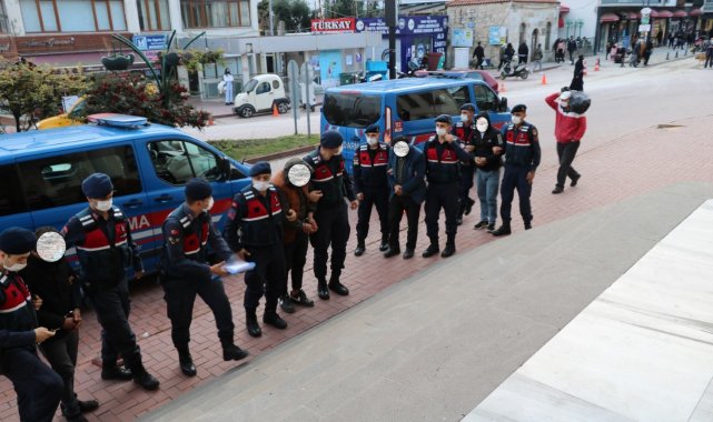 Sinop'ta evden hırsızlık yapan şahıslar yakalandı
