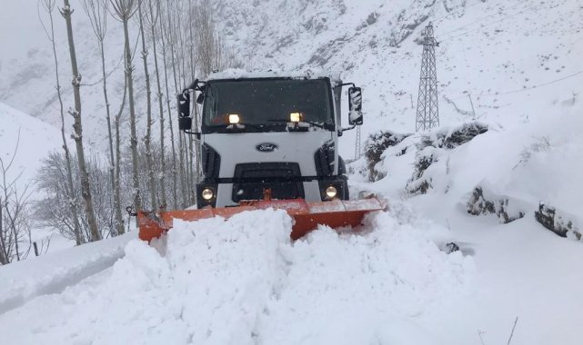 Şırnak'ta kar 1 metreyi buldu