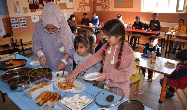 Şırnaklı öğrenciler Yerli Malı Haftası geleneğini sürdürüyor