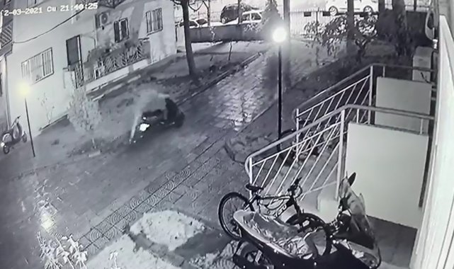 Site içindeki motosiklet hırsızlığı kameraya takıldı