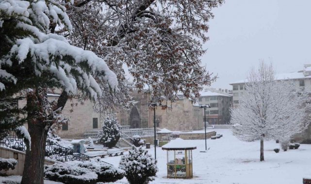 Sivas&#039;ta 40 köy yolu ulaşıma kapandı