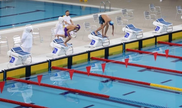 Sivas'ta okullar yüzmede yarıştı