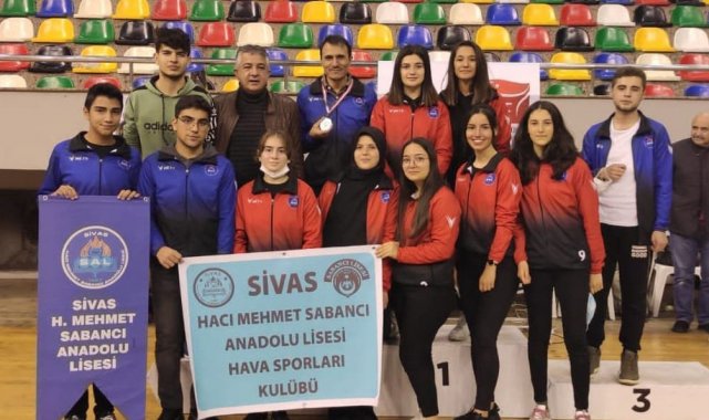 Sivaslı öğrenciler model uçakta Türkiye ikincisi oldu