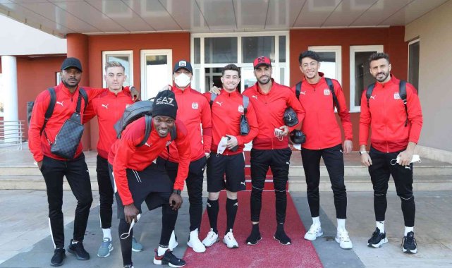 Sivasspor kafilesi Alanya'ya ulaştı