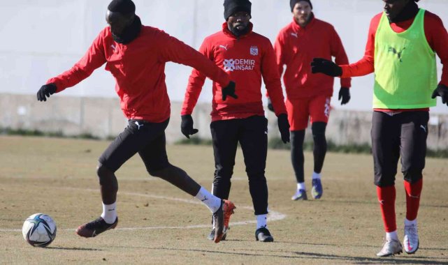 Sivasspor, Kayseri maçın yoğun tempoda hazırlanıyor