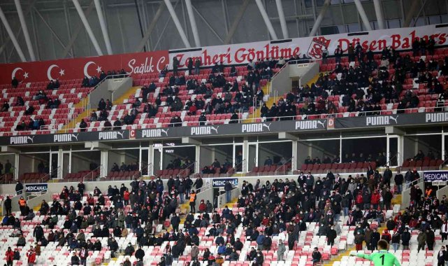 Sivassporlu taraftarlar Rizespor maçına ilgi göstermedi