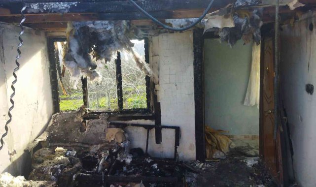 Soba bacasından çıkan yangın üst katı kullanılamaz hale getirdi