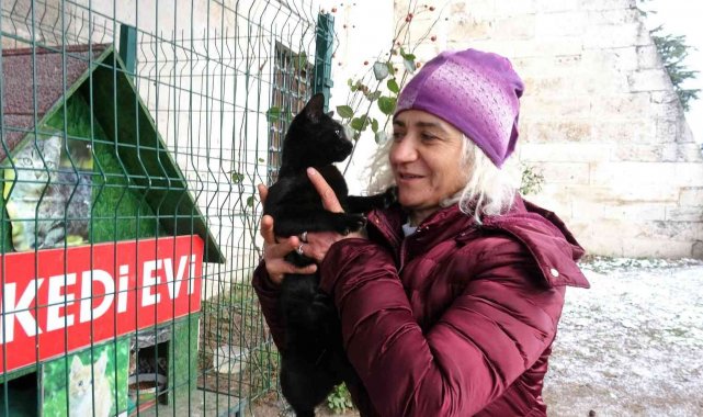 Soğuk havada onları unutmadı, yürekleri ısıttı