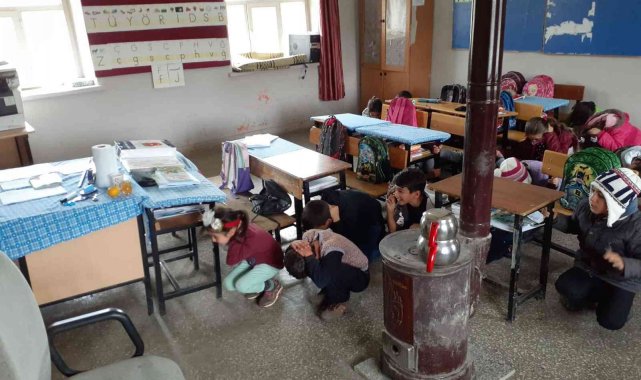 Solhan'daki köy okullarında deprem tatbikatları devam ediyor