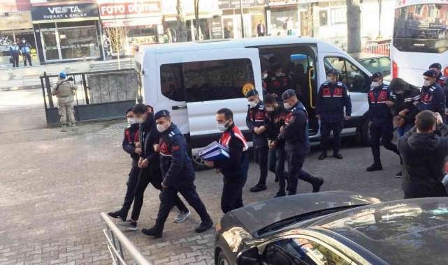 Soruşturmayla ilgili bilgi almaya geldiği adliyede tutuklandı