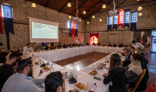 Soyer, 13 kazı başkanıyla bir araya geldiği toplantıda konuştu