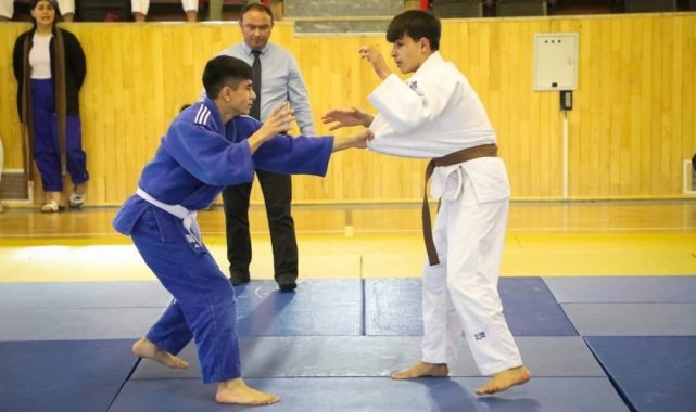 Sporcular madalya ile ödüllendirildi