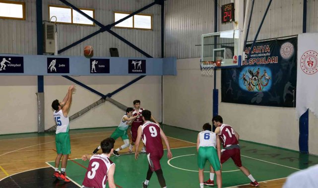 SUBÜ Basketbol Takımı ligi 2'inci tamamladı