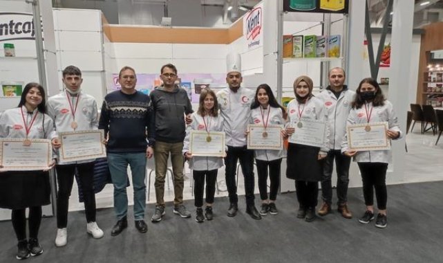 Şuhutlu öğrenciler yemek yarışmasından 6 madalya ile döndü