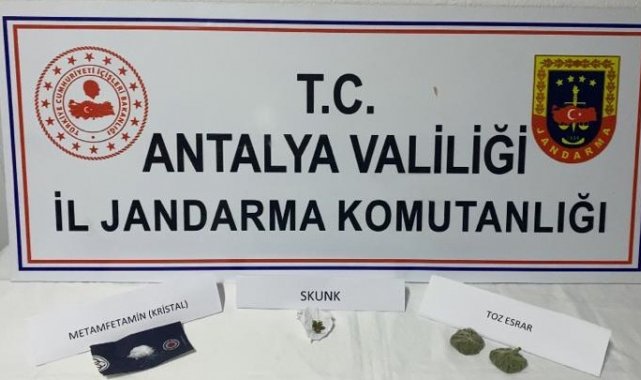Şüpheli şahısların olduğu araçtan uyuşturucu çıktı