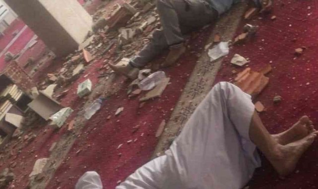 Suudi Arabistan'da kamyon camiye daldı: 5 yaralı