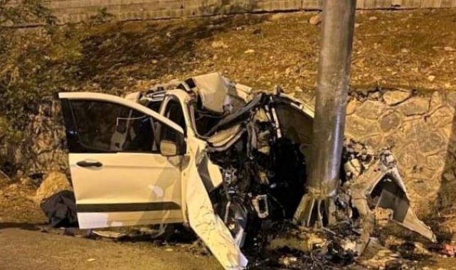 Tabela direğine çarpan aracın sürücüsü öldü